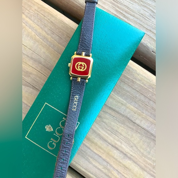 Ladies Gucci watch 💛💚❤️ - Picture 3 of 13